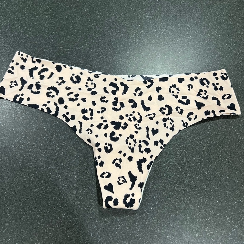 Victoria’s Secret Light Pink and Black Leopard Print Thong Size Medium